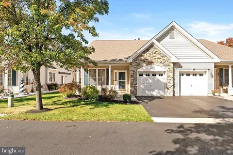 229 Meadowlark Dr, Hamilton, NJ 08690