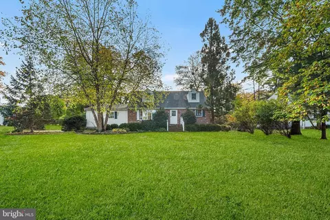 13 Lopatcong Dr, Ewing, NJ 08638