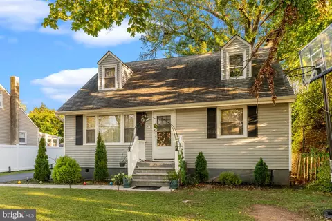 27 Altamawr Ave, Lawrenceville, NJ 08648