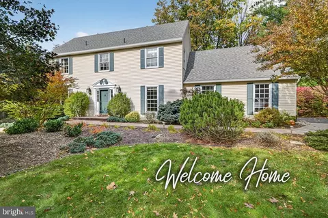 4 Locke Ct, Ewing, NJ 08628