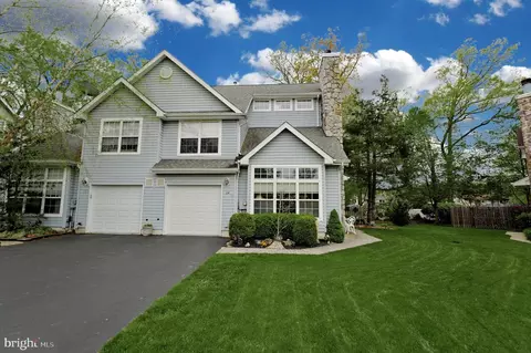 24 Haymarket Ct, Cranbury, NJ 08512