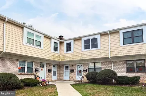 212 Silver Ct, Hamilton, NJ 08690