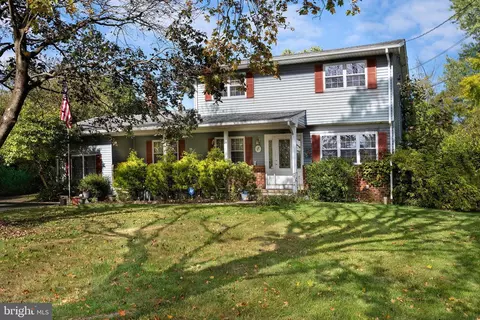 23 Sabrina Dr, Ewing, NJ 08628