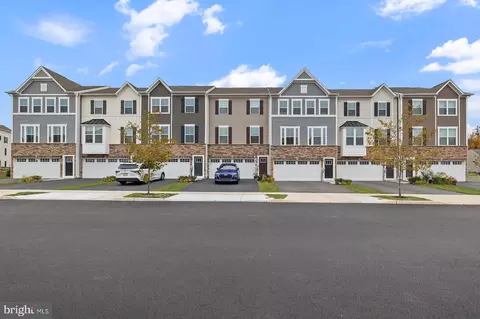 6 Dolcie Ln, Lawrence Township, NJ 08648