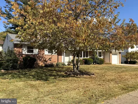 16 Dewberry Dr, Trenton, NJ 08610