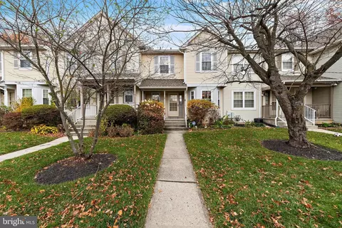 28 Stanwyck Ct, Robbinsville, NJ 08691