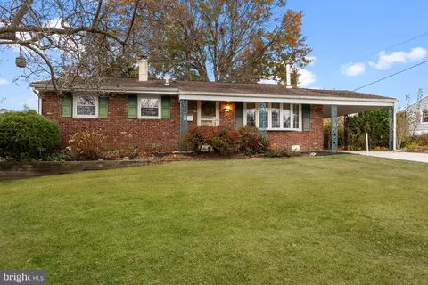 23 Dark Leaf Dr, Hamilton, NJ 08610
