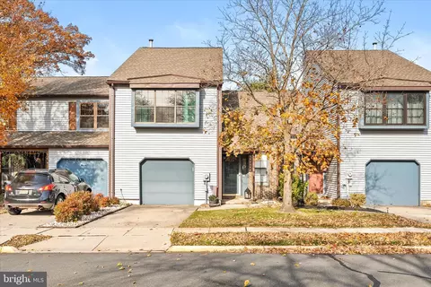 10 Deborah Ct, Robbinsville, NJ 08691