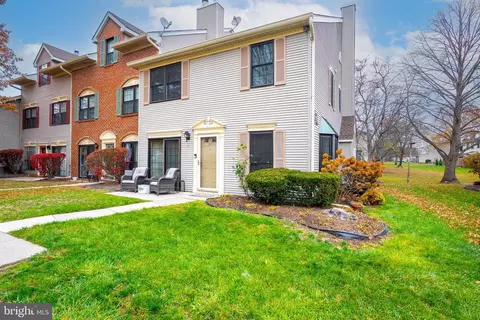 27 Drewes Ct, Lawrenceville, NJ 08648