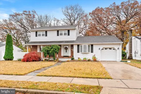 5 Tartear Dr, Hamilton, NJ 08610
