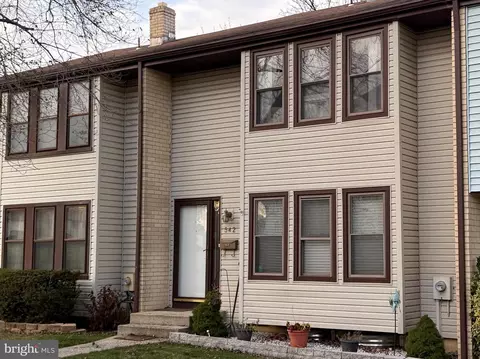 542 Fairfield Rd, East Windsor, NJ 08520