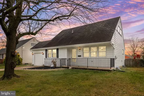 23 Mark Twain Dr, Hamilton, NJ 08690