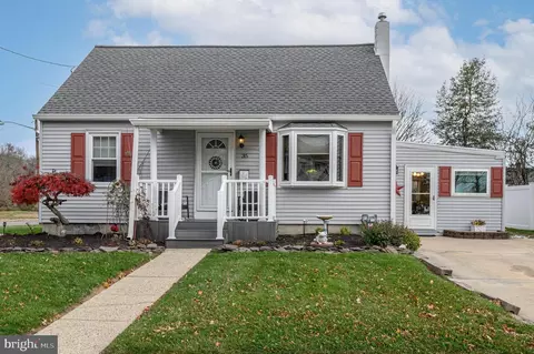 35 Brown Dr, Hamilton, NJ 08690