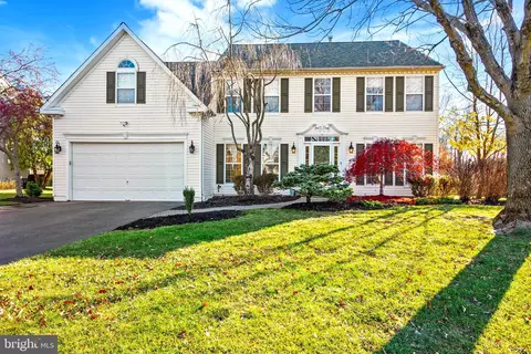 27 Donovan Rd, Pennington, NJ 08534