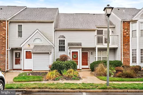 14 Pinewood Dr, Hamilton, NJ 08690