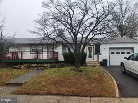 14 Hartman Dr, Hamilton, NJ 08690