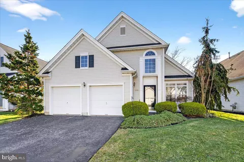 208 Sunflower Ln, Princeton Junction, NJ 08550