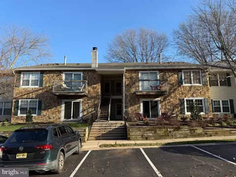 33 Cypress Ct, Lawrenceville, NJ 08648