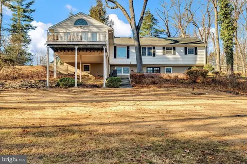 18 Forrest Blend Dr, Titusville, NJ 08560