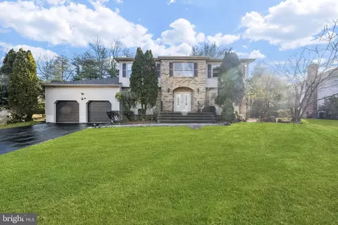 16 Glenbrook Ct, Lawrenceville, NJ 08648