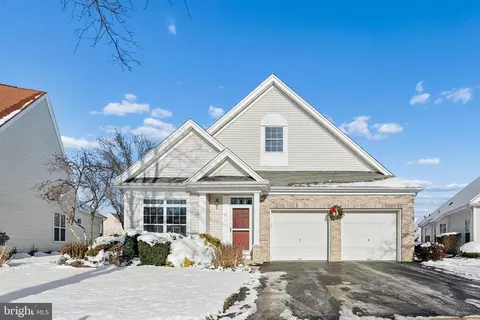 17 Pinflower Ln, Princeton Junction, NJ 08550