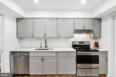 Kitchen - 16 Jacob Ct, Ewing, NJ 08628 photo 2 of 7