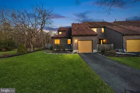 16 Jacob Ct, Ewing, NJ 08628