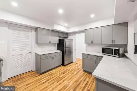 Entry Way - 16 Jacob Ct, Ewing, NJ 08628 photo 1 of 3