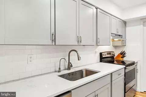 Kitchen - 16 Jacob Ct, Ewing, NJ 08628 photo 4 of 7