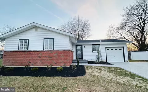 21 Rolling Ln, Hamilton, NJ 08690
