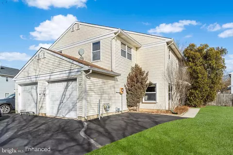 17 Vintage Dr, East Windsor, NJ 08520