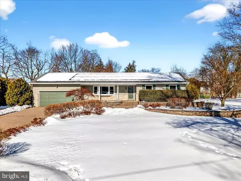 114 Corrine Dr, Pennington, NJ 08534