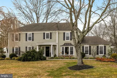 13 Edith Dr, Lawrenceville, NJ 08648