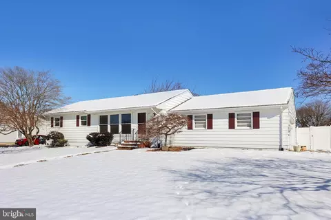 42 Running Brook Rd W, Ewing, NJ 08638