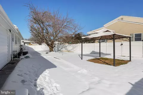 42 Running Brook Rd W, Ewing, NJ 08638 photo 21