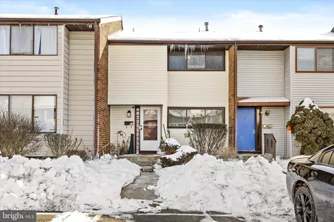 61 Covington Dr, East Windsor, NJ 08520