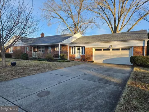 51 N Crest Ave, Hamilton, NJ 08690