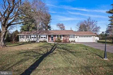 568 Village Rd W Rd, Princeton Junction, NJ 08550