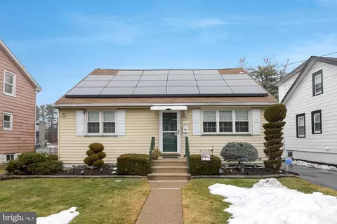 4 New Hillcrest Ave, Ewing, NJ 08628