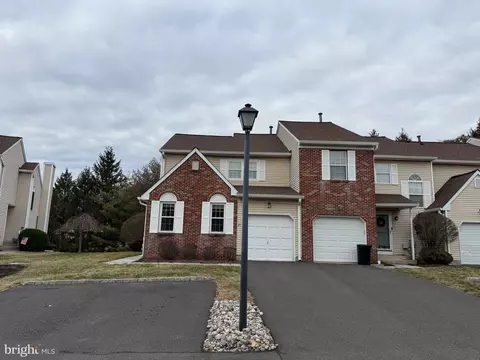 21 Pioneer Ct, Ewing, NJ 08628