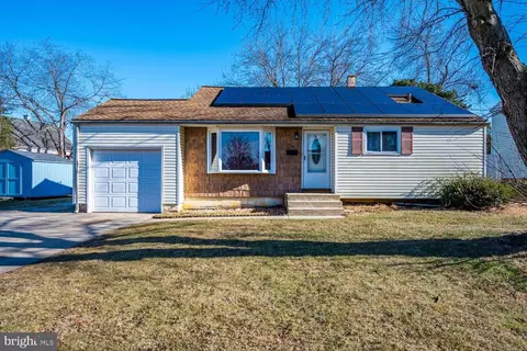 33 Elton Ave, Hamilton, NJ 08620