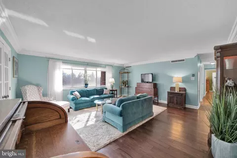 860 Lower Ferry Rd #5P, Ewing, NJ 08628