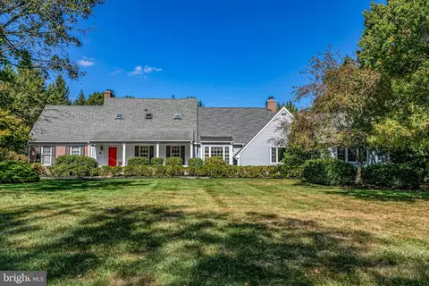23 Meadow Ln, Pennington, NJ 08534