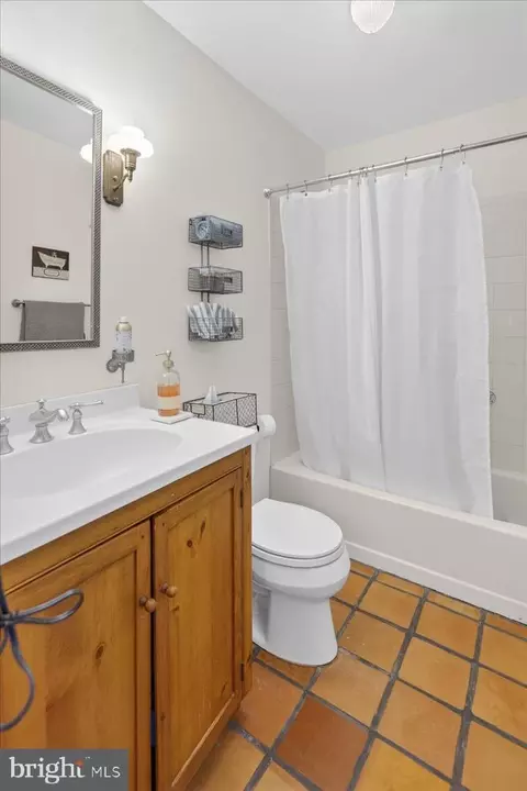 Bath - 2 Baldwin Ct, Pennington, NJ 08534 photo 1 of 5