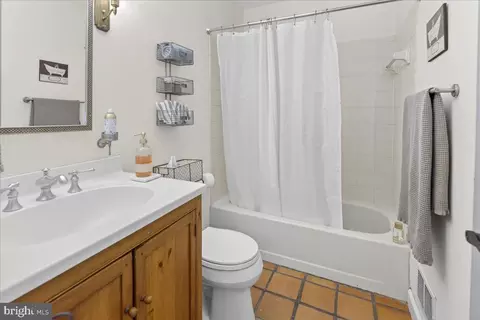 Bath - 2 Baldwin Ct, Pennington, NJ 08534 photo 2 of 5