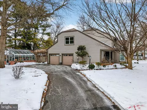 Exterior - 2 Baldwin Ct, Pennington, NJ 08534 photo 2 of 12
