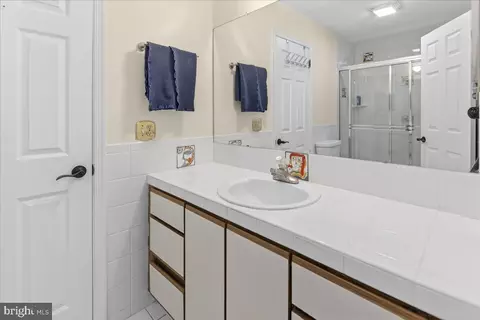 Bath - 2 Baldwin Ct, Pennington, NJ 08534 photo 5 of 5