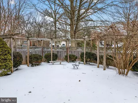 Exterior - 2 Baldwin Ct, Pennington, NJ 08534 photo 6 of 12