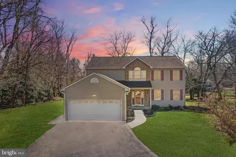 5 Mary Ct, Cranbury, NJ 08512