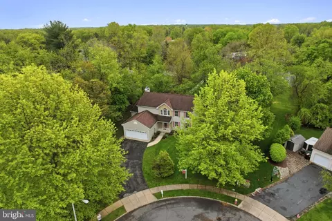 5 Mary Ct, Cranbury, NJ 08512